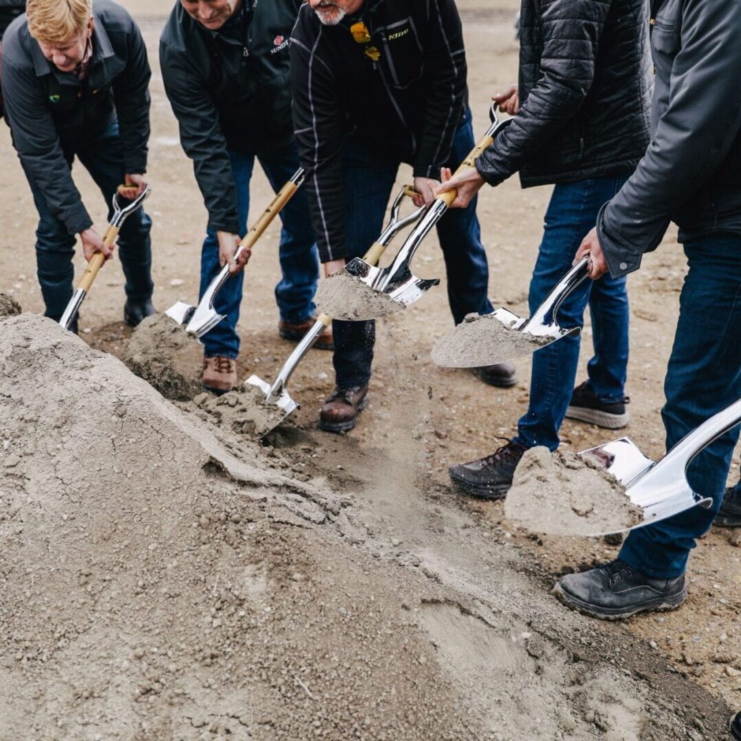 Graphite-shovels-small-scaled Graphite-shovels-small-scaled